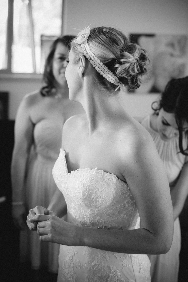 bride-getting-ready-at-white-ranch-chico-ca
